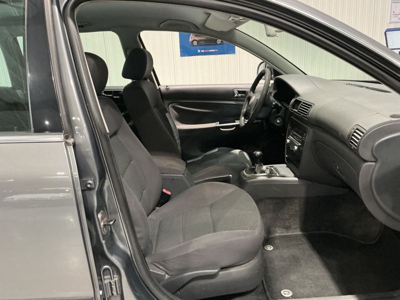 Volkswagen Passat 1.9 TDI Comfortline 2006 – снимка 3
