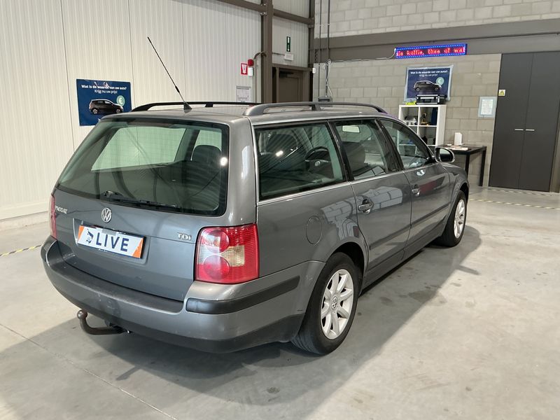 Volkswagen Passat 1.9 TDI Comfortline 2006 – снимка 2