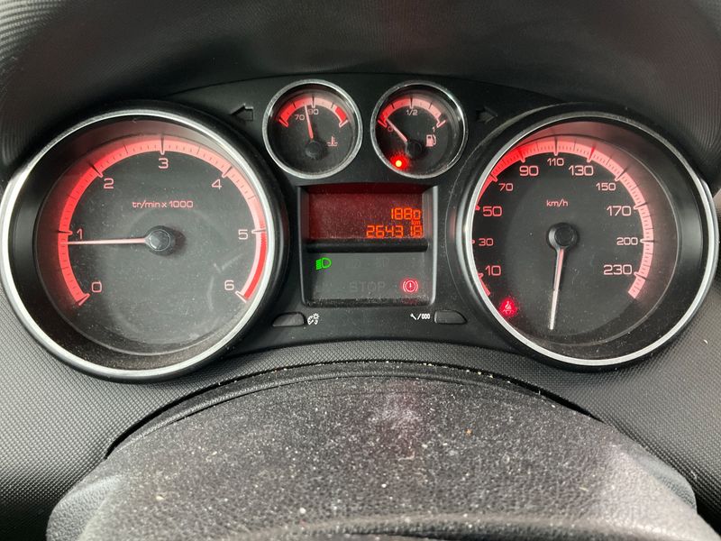 Peugeot 308 1.6 HDi Active 2011 – снимка 4