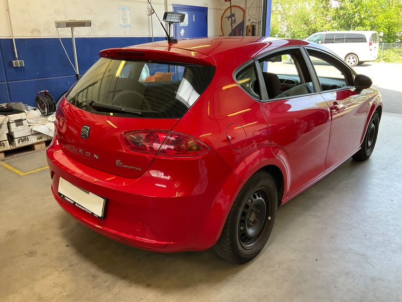 Seat Leon 1.6 TDI Style Copa Ecomotive 2011 – снимка 2