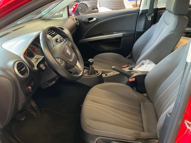 Seat Leon 1.6 TDI Style Copa Ecomotive 2011 – снимка 3