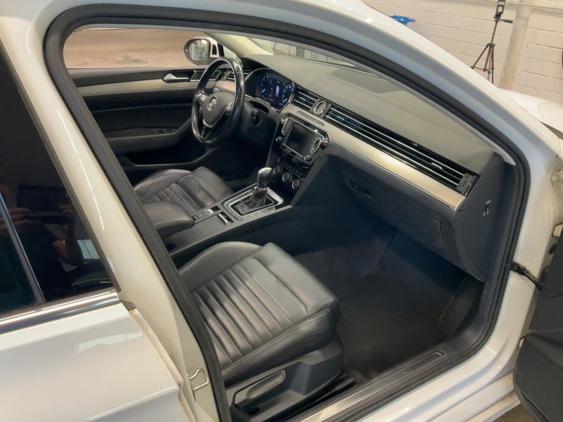 Volkswagen Passat 2.0 TDI Highline 4Motion BlueMotion Tech 2016 – снимка 17