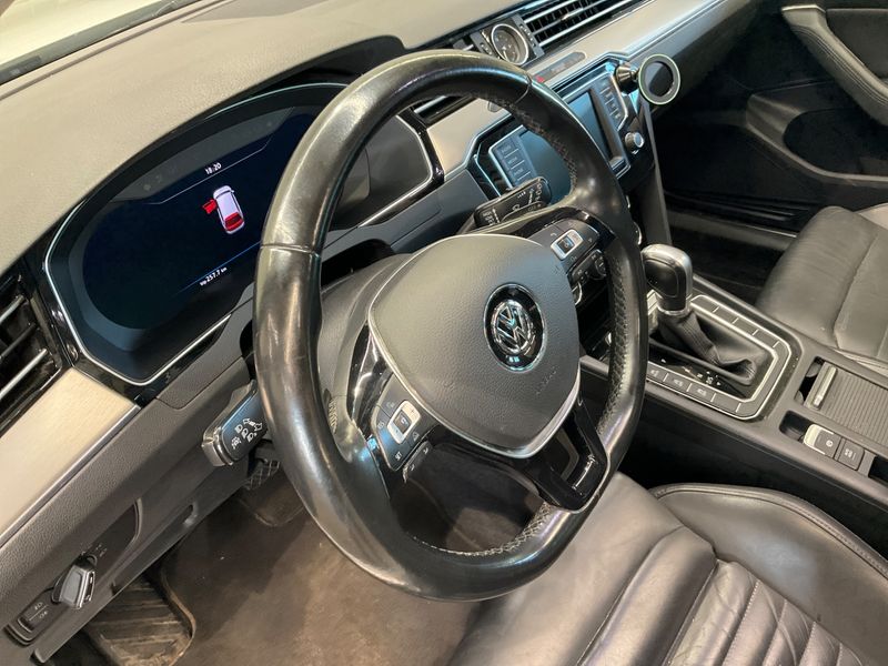 Volkswagen Passat 2.0 TDI Highline 4Motion BlueMotion Tech 2016 – снимка 31