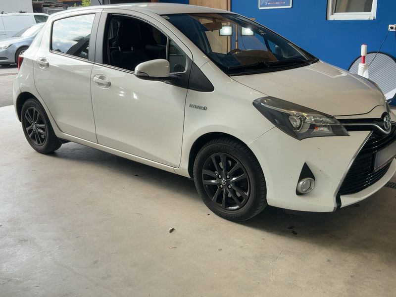 Toyota Yaris 1.5 Hybrid Edition 45 2016 – снимка 12