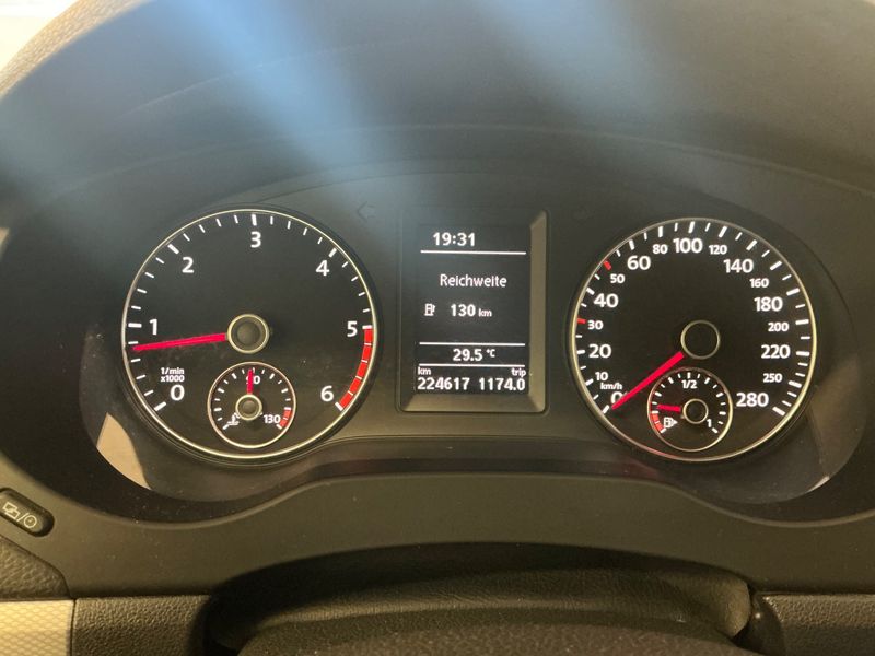 Volkswagen Jetta 1.6 TDI Life 2013 – снимка 18