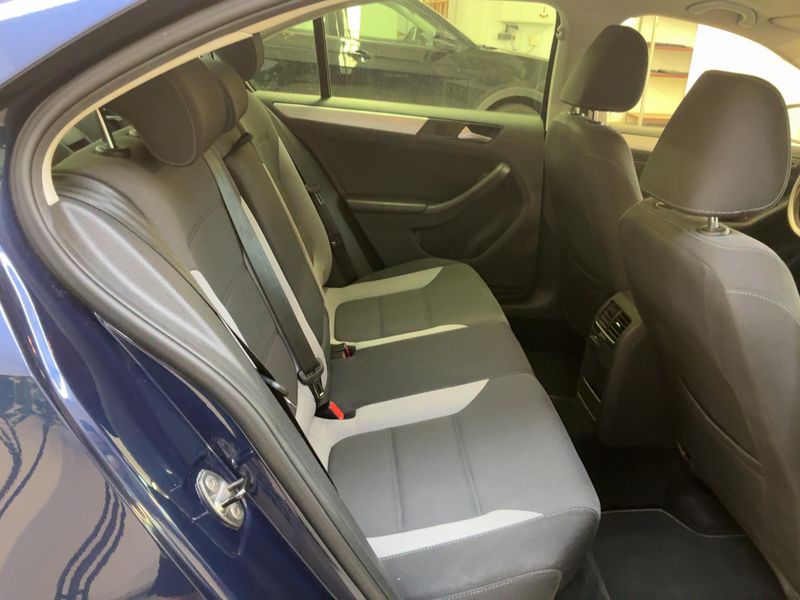 Volkswagen Jetta 1.6 TDI Life 2013 – снимка 19