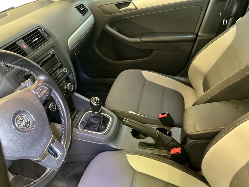 Volkswagen Jetta 1.6 TDI Life 2013 – снимка 29
