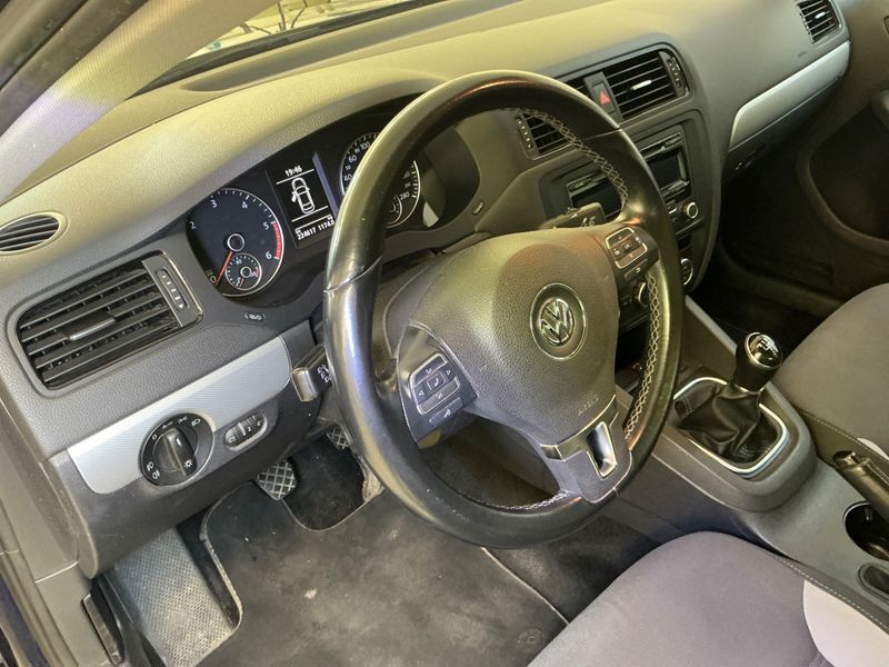 Volkswagen Jetta 1.6 TDI Life 2013 – снимка 28