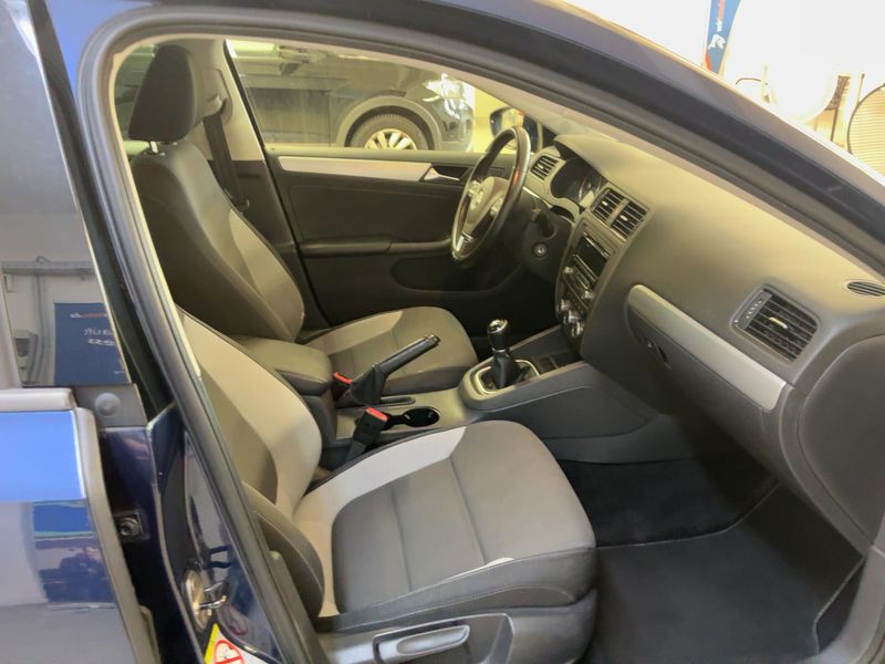 Volkswagen Jetta 1.6 TDI Life 2013 – снимка 16