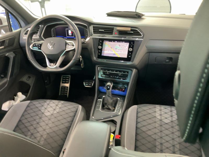 Volkswagen Tiguan 1.5 TSI ACT R-Line 2023 – снимка 18