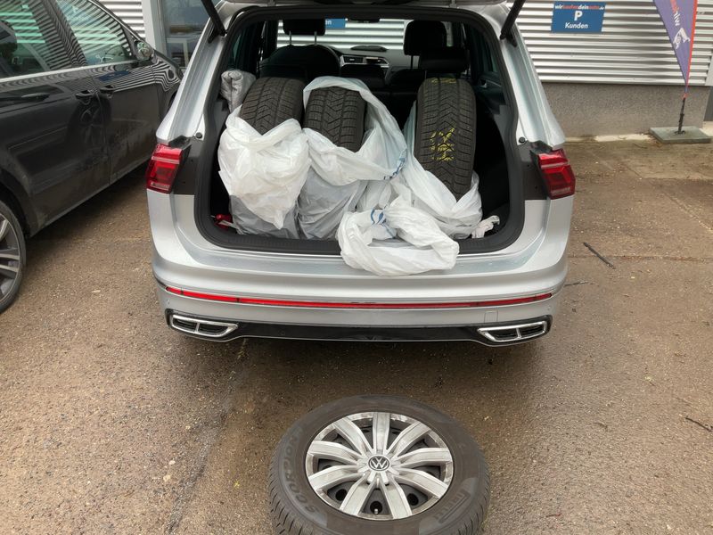 Volkswagen Tiguan 1.5 TSI ACT R-Line 2023 – снимка 16