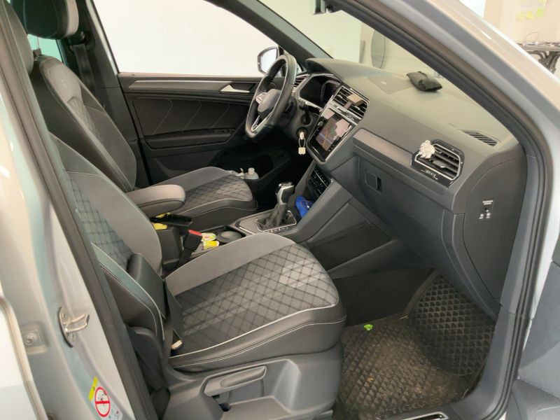 Volkswagen Tiguan 1.5 TSI ACT R-Line 2023 – снимка 17