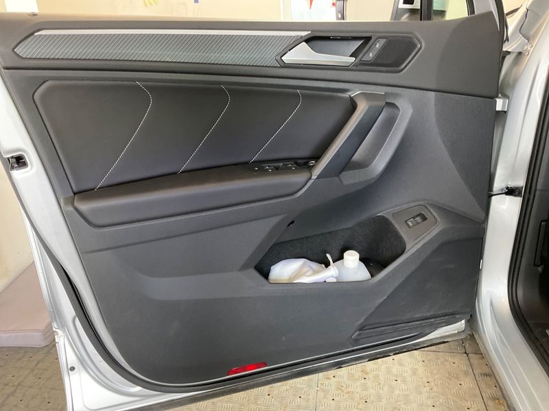 Volkswagen Tiguan 1.5 TSI ACT R-Line 2023 – снимка 22