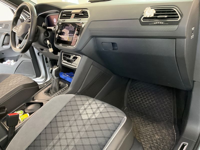 Volkswagen Tiguan 1.5 TSI ACT R-Line 2023 – снимка 23