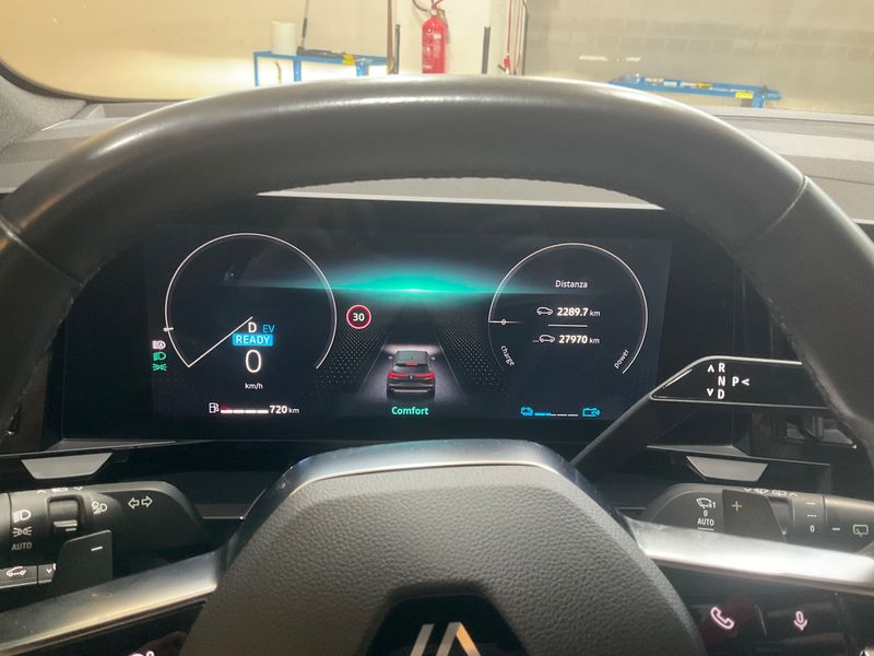 Renault Austral 1.2 Hybrid E-Tech Iconic 2023 – снимка 18