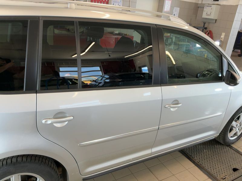 Volkswagen Touran 1.6 TDI Highline BlueMotion Tech 2011 – снимка 10