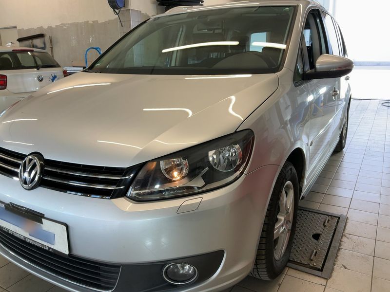 Volkswagen Touran 1.6 TDI Highline BlueMotion Tech 2011 – снимка 2