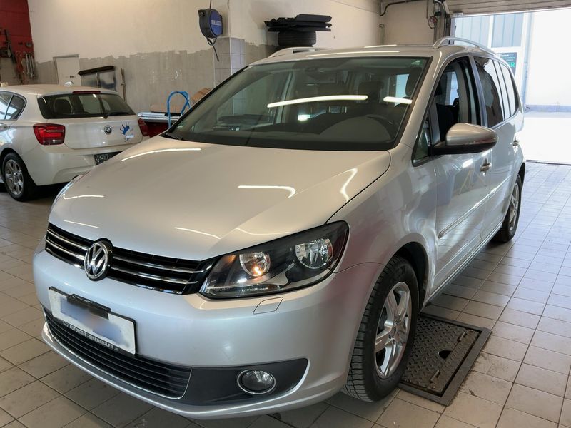 Volkswagen Touran 1.6 TDI Highline BlueMotion Tech 2011 – снимка 1