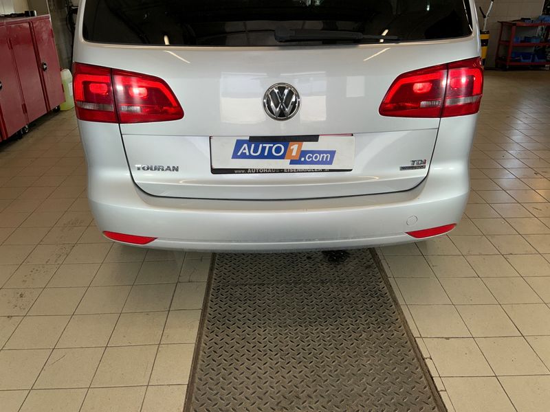 Volkswagen Touran 1.6 TDI Highline BlueMotion Tech 2011 – снимка 46
