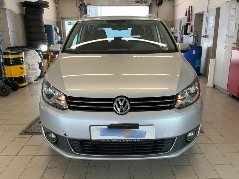 Volkswagen Touran 1.6 TDI Highline BlueMotion Tech 2011 – снимка 14