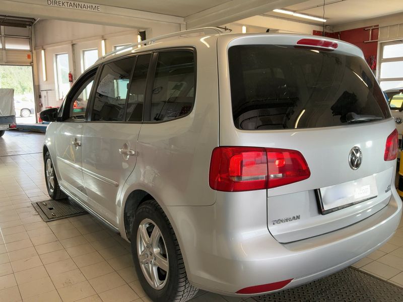 Volkswagen Touran 1.6 TDI Highline BlueMotion Tech 2011 – снимка 6