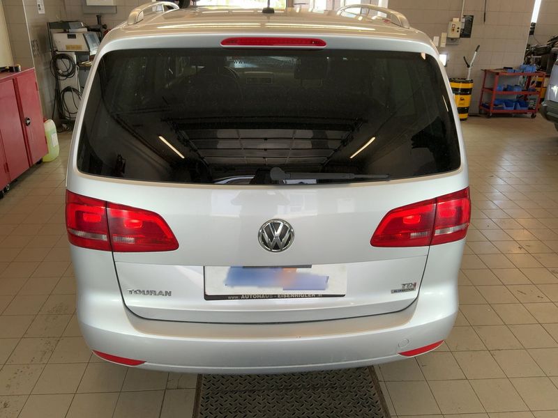 Volkswagen Touran 1.6 TDI Highline BlueMotion Tech 2011 – снимка 7