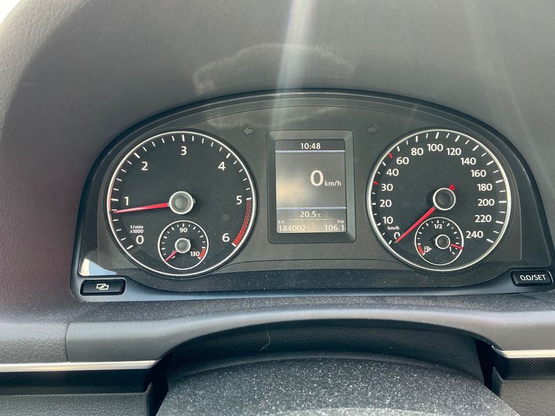 Volkswagen Touran 1.6 TDI Highline BlueMotion Tech 2011 – снимка 18