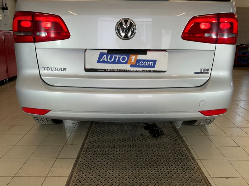 Volkswagen Touran 1.6 TDI Highline BlueMotion Tech 2011 – снимка 27