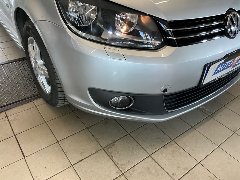 Volkswagen Touran 1.6 TDI Highline BlueMotion Tech 2011 – снимка 50