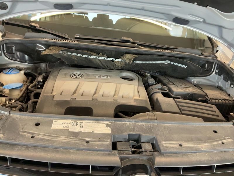 Volkswagen Touran 1.6 TDI Highline BlueMotion Tech 2011 – снимка 26