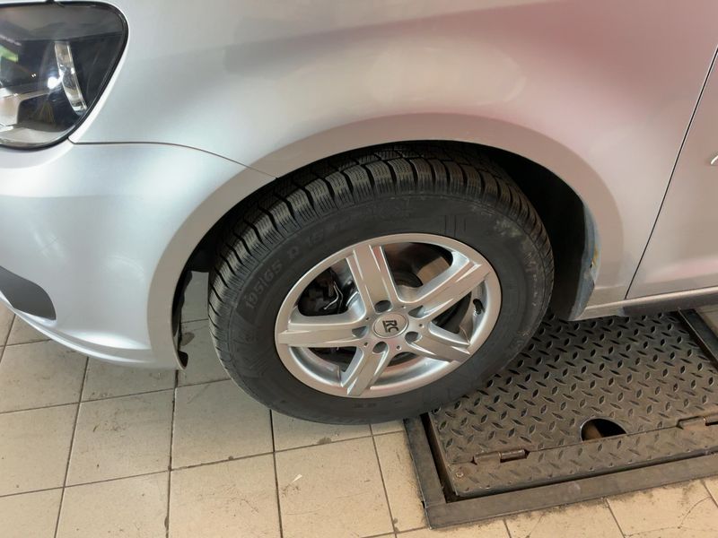 Volkswagen Touran 1.6 TDI Highline BlueMotion Tech 2011 – снимка 3