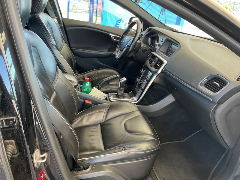 Volvo V40 1.6 D2 R-Design Kinetic 2015 – снимка 3