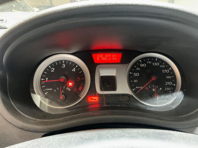 Renault Clio 1.5 dCi Expression Clim 2010 – снимка 4