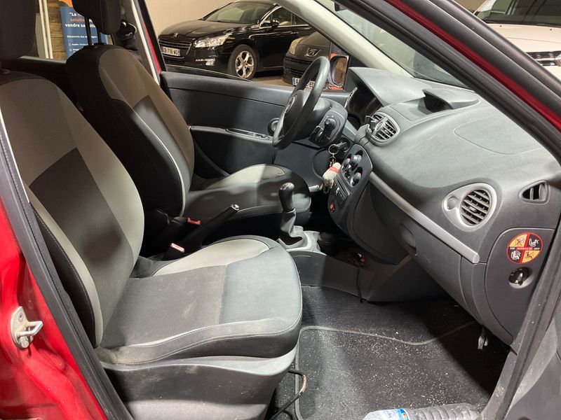 Renault Clio 1.5 dCi Expression Clim 2010 – снимка 3