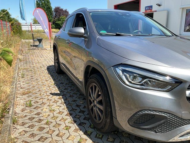 Mercedes-Benz GLA-Klasse GLA 200 Progressive 2020 – снимка 12