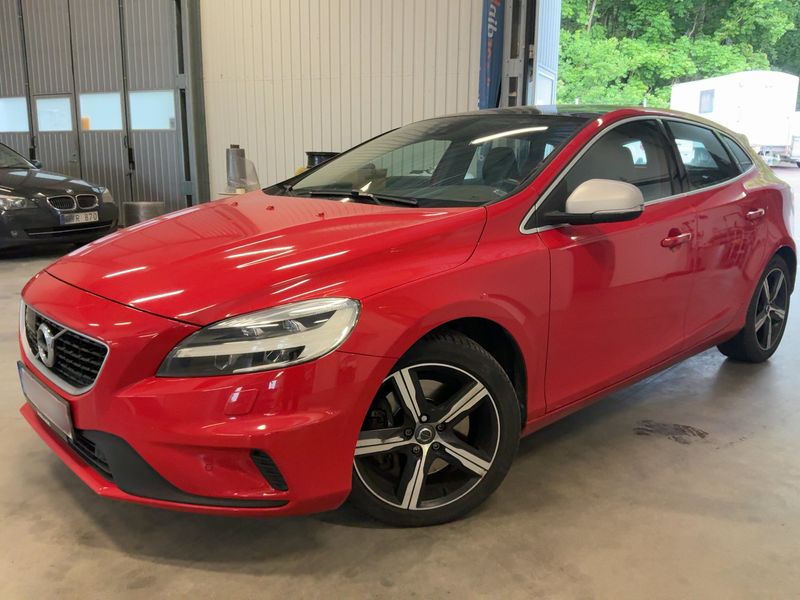 Volvo V40 2.0 D3 R-Design 2019 – снимка 1