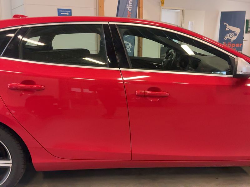 Volvo V40 2.0 D3 R-Design 2019 – снимка 10