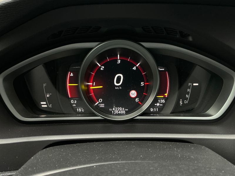 Volvo V40 2.0 D3 R-Design 2019 – снимка 19
