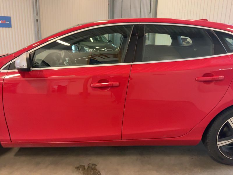 Volvo V40 2.0 D3 R-Design 2019 – снимка 4