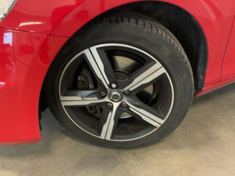 Volvo V40 2.0 D3 R-Design 2019 – снимка 3