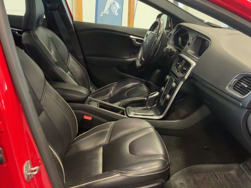 Volvo V40 2.0 D3 R-Design 2019 – снимка 17