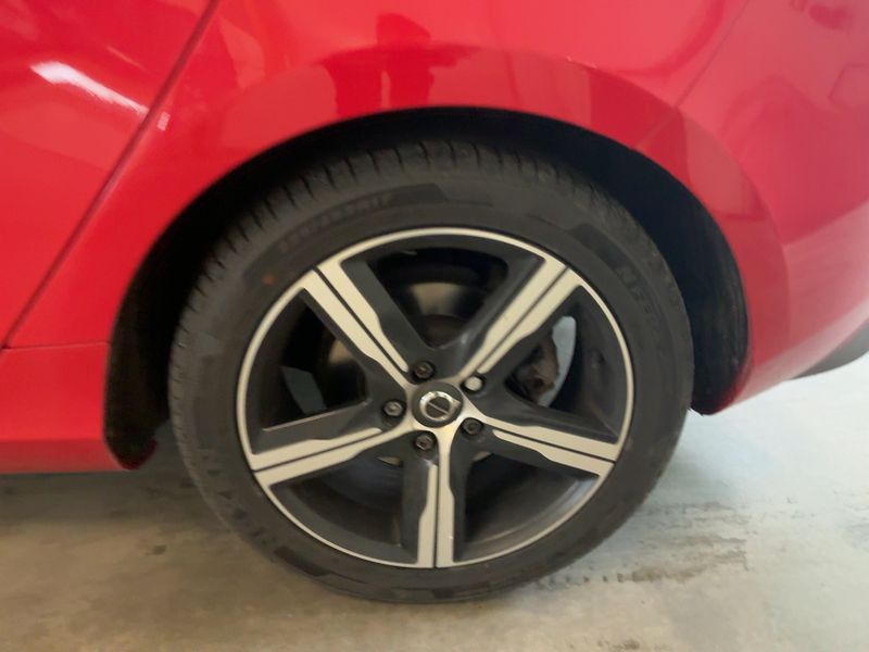 Volvo V40 2.0 D3 R-Design 2019 – снимка 5