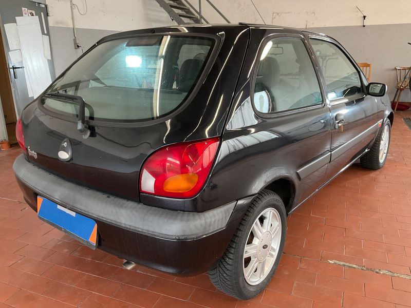 Ford Fiesta 1.3 Futura 2000 – снимка 2