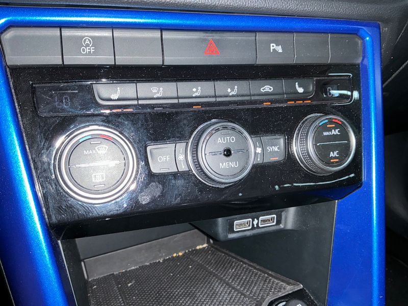 Volkswagen T-Roc 1.6 TDI Style 2018 – снимка 33