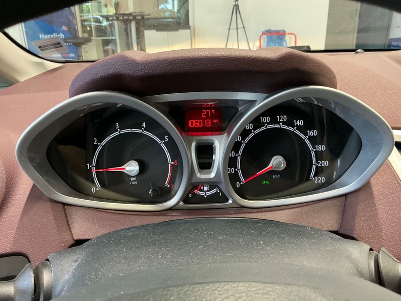 Ford Fiesta 1.25 Titanium 2011 – снимка 4