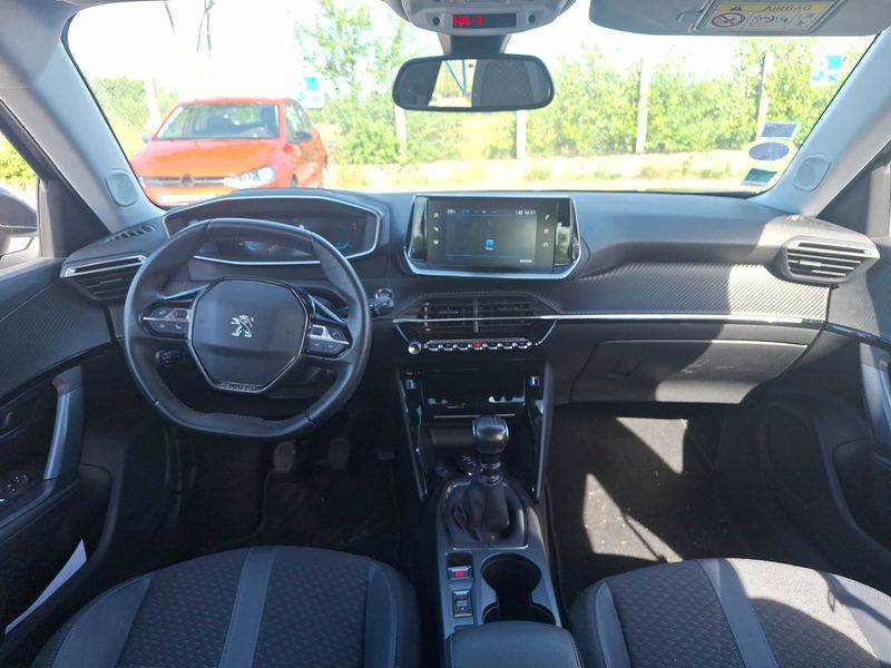 Peugeot 2008 1.2 PureTech Allure 2020 – снимка 11