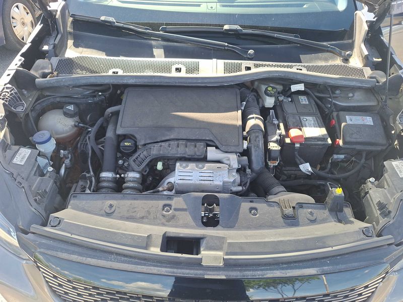 Peugeot 2008 1.2 PureTech Allure 2020 – снимка 8