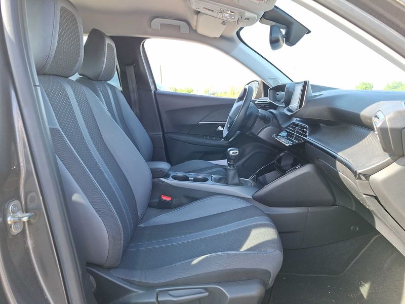 Peugeot 2008 1.2 PureTech Allure 2020 – снимка 10