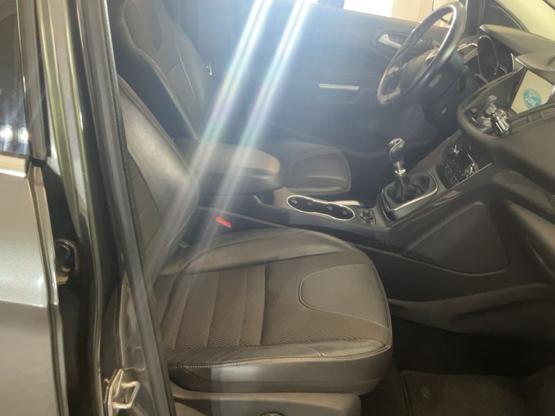 Ford Kuga 2.0 TDCi Titanium 2016 – снимка 16