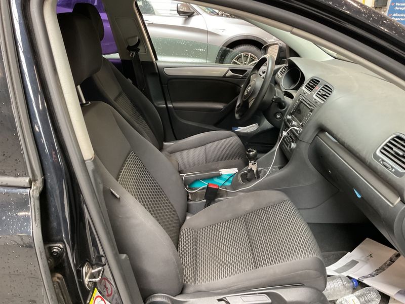 Volkswagen Golf VI 1.6 TDI Trendline BlueMotion Tech 2010 – снимка 3